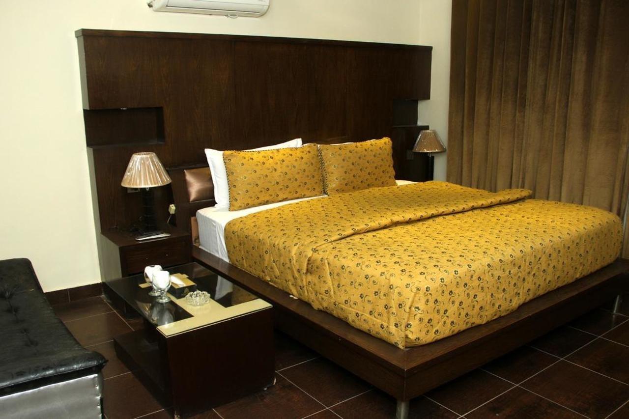Bling Hotel International Мултан Екстер'єр фото