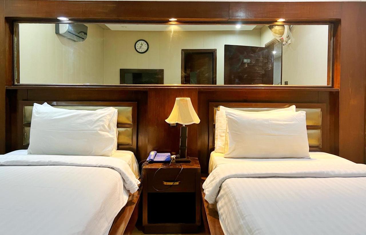 Bling Hotel International Мултан Екстер'єр фото