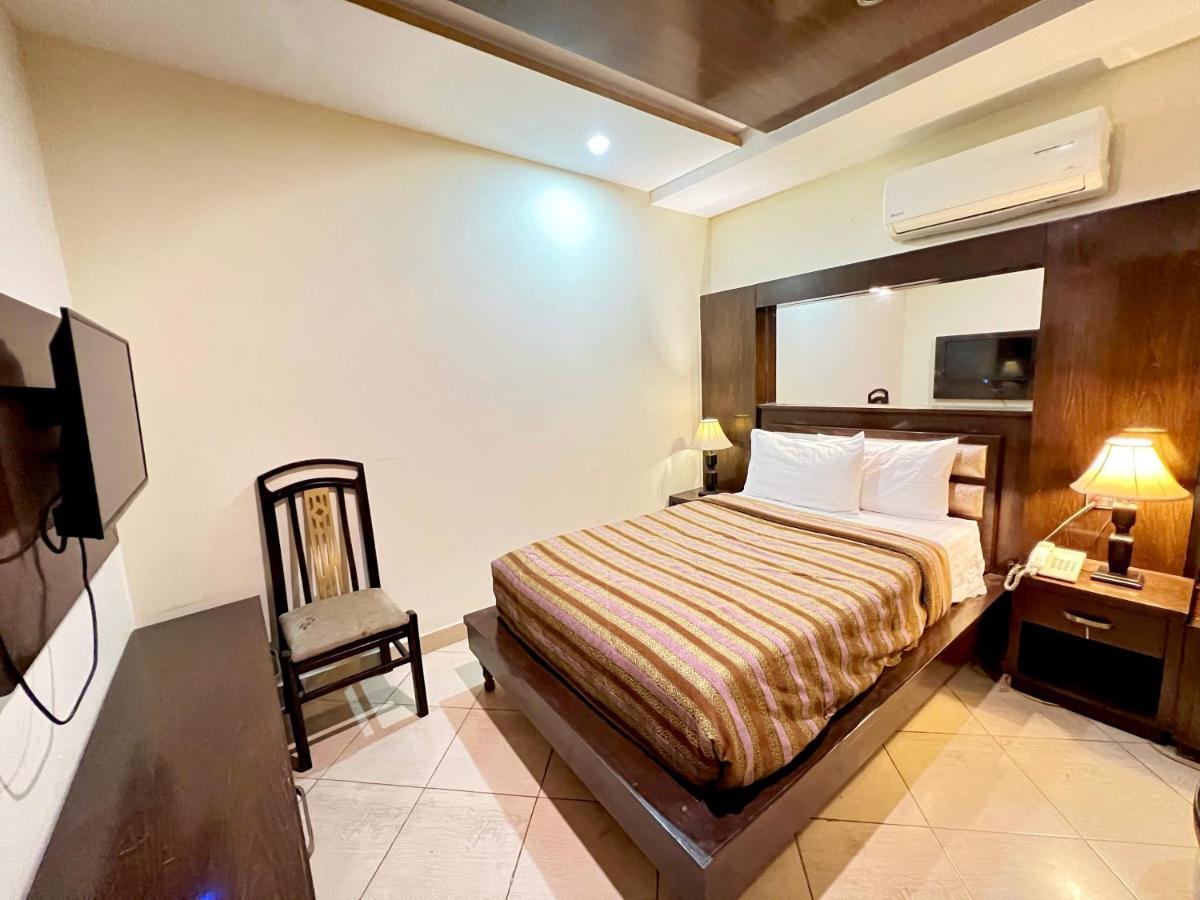 Bling Hotel International Мултан Екстер'єр фото