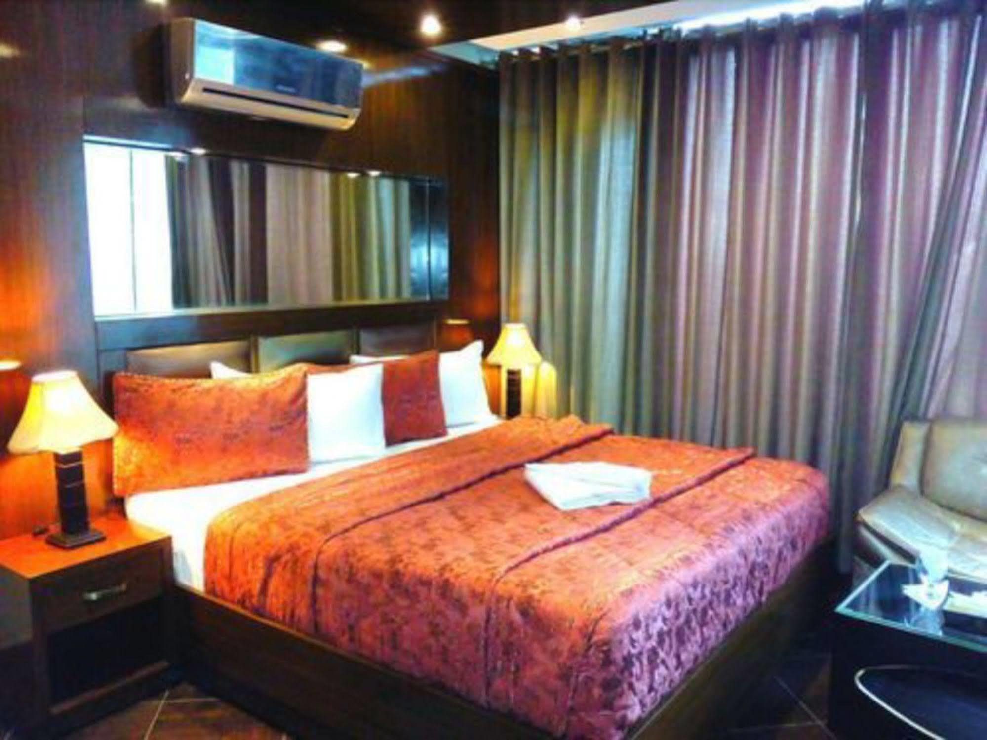 Bling Hotel International Мултан Екстер'єр фото