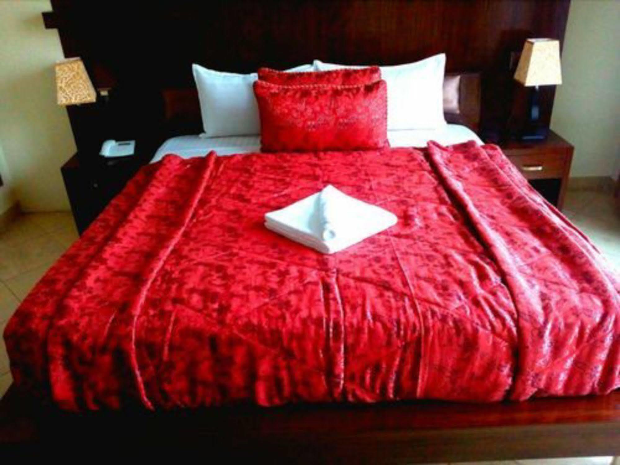 Bling Hotel International Мултан Екстер'єр фото