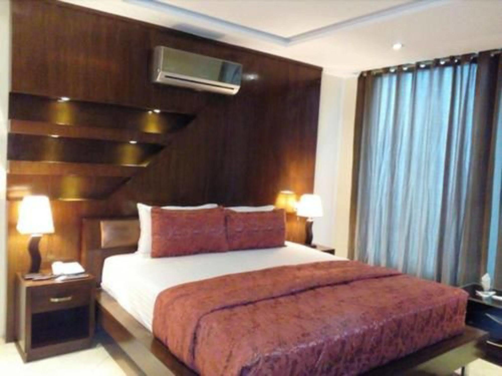 Bling Hotel International Мултан Екстер'єр фото