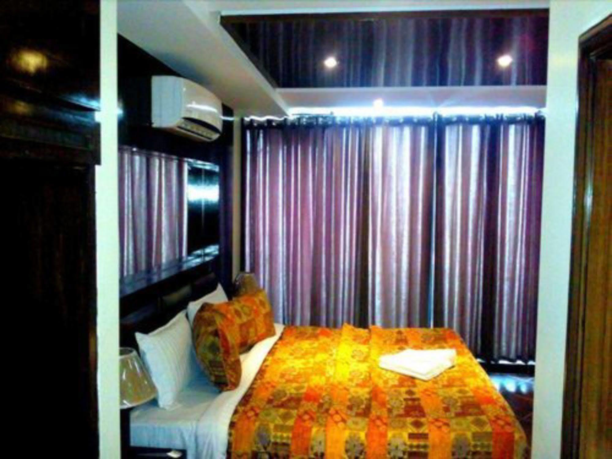Bling Hotel International Мултан Екстер'єр фото